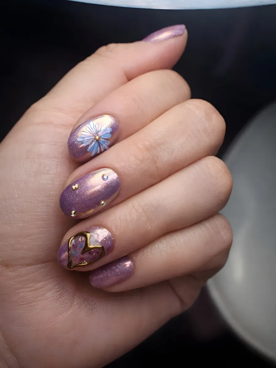 Lila con corazón dorado